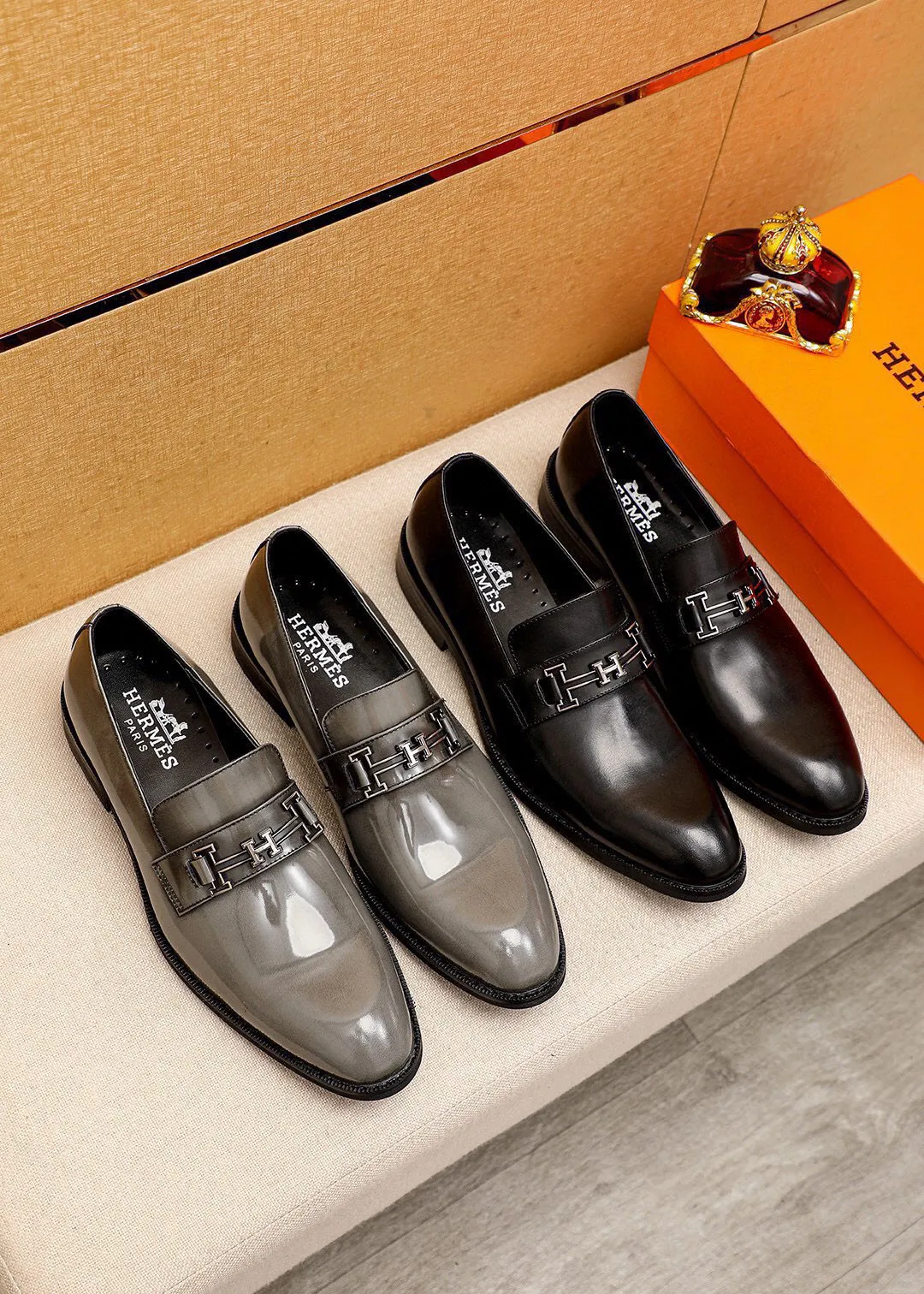 Men's shoes 💰460 💐 Product trademark: HERMES "Hermès" casual leather shoes Regular size: 38-44 (45🉑️customized) Product materials: Selected imported first-layer open-edge beaded cowhide upper, imported water-dyed 🐂 cowhide lining. Strong three-dimensional visual effect, combined outsole Color: 2⃣️colors available